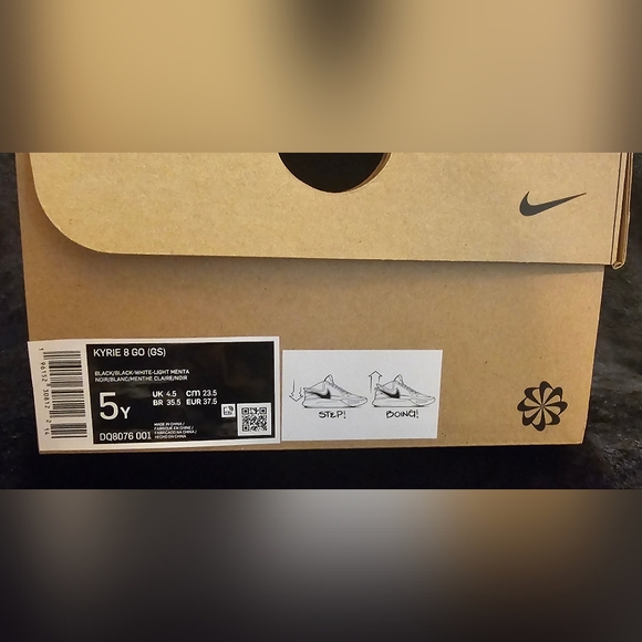 Nike Kyrie 5Y Shoes - Picture 6 of 8